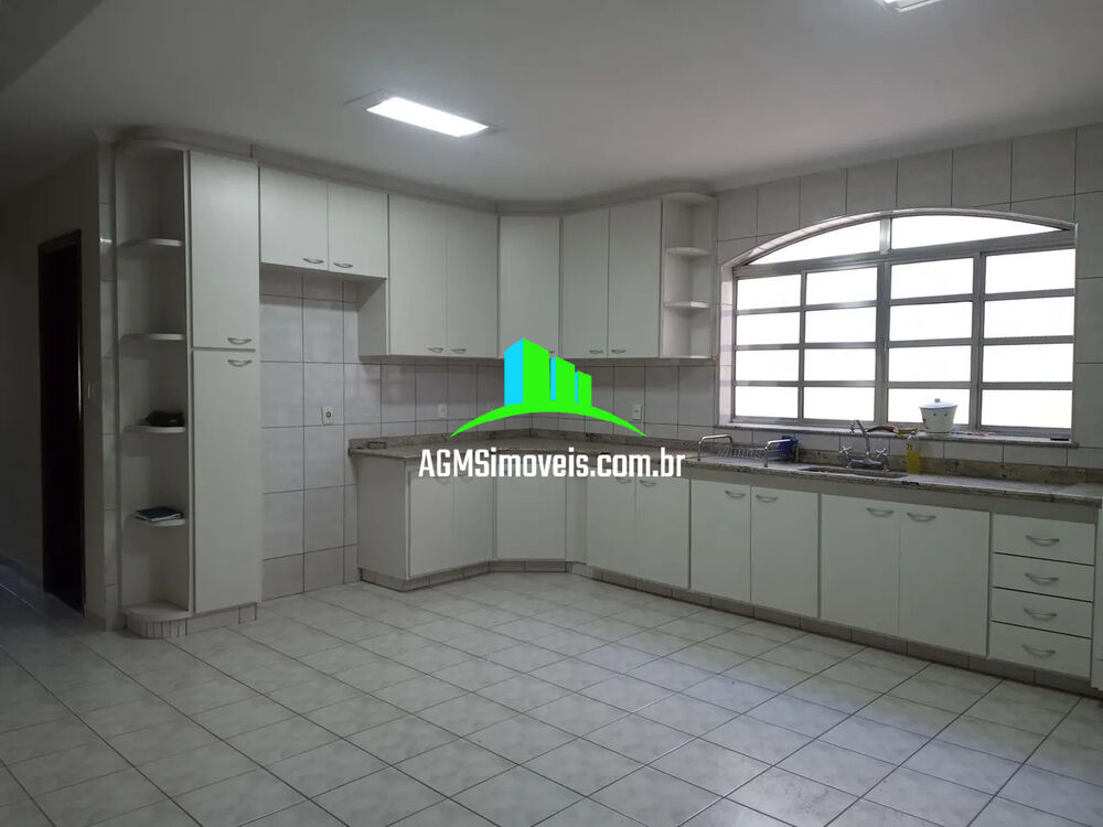 Sobrado à venda com 3 quartos, 200m² - Foto 1