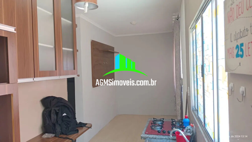 Casa à venda com 2 quartos, 50m² - Foto 2
