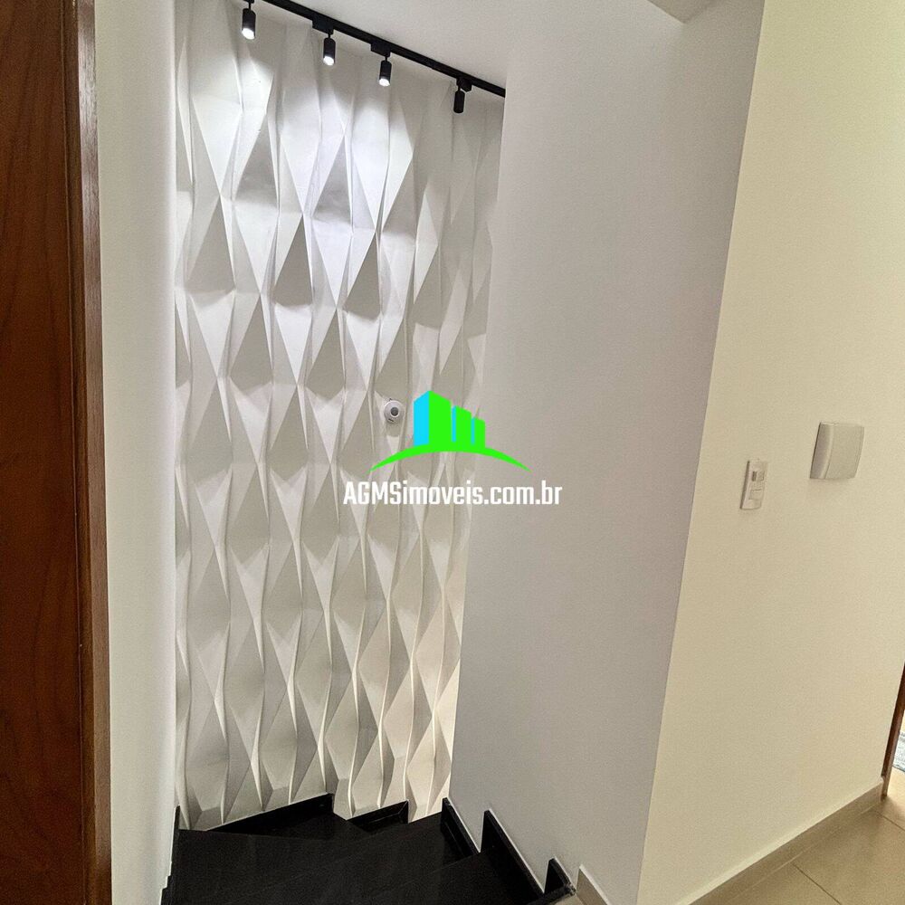 Casa à venda com 2 quartos, 70m² - Foto 1