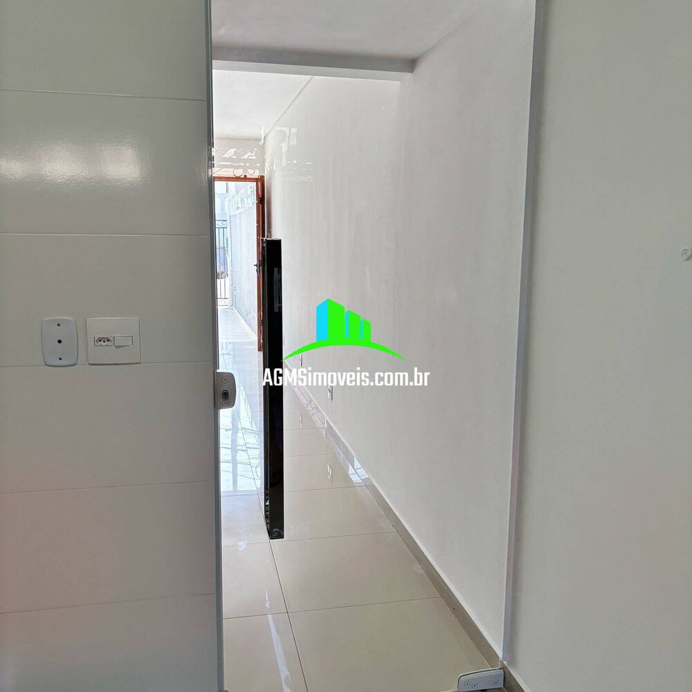 Casa à venda com 2 quartos, 70m² - Foto 2