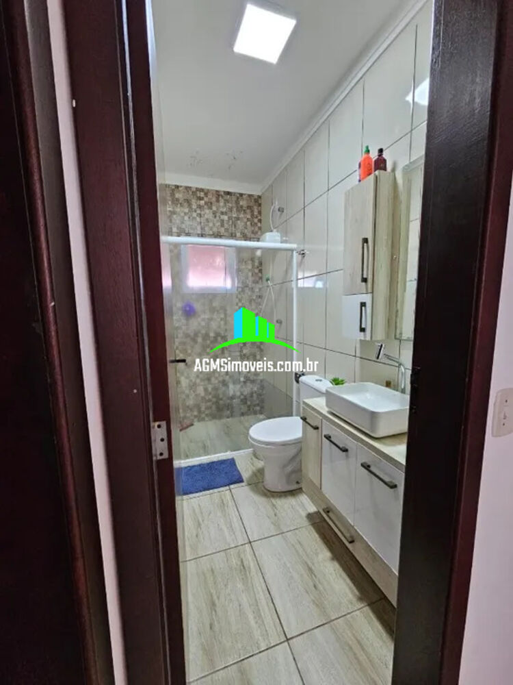 Casa de Condomínio à venda com 3 quartos, 200m² - Foto 1