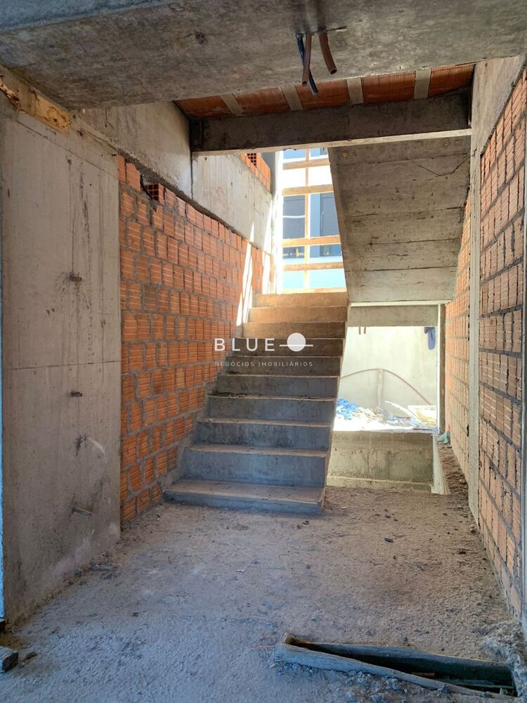 Apartamento à venda com 2 quartos, 67m² - Foto 3