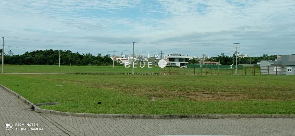 Casa de Condomínio à venda com 3 quartos, 300m² - Foto 4