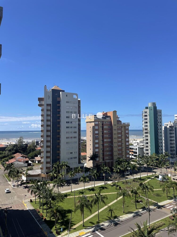 Apartamento à venda com 3 quartos, 200m² - Foto 2