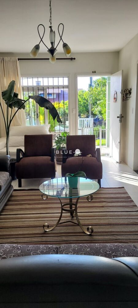 Casa à venda com 5 quartos, 320m² - Foto 1