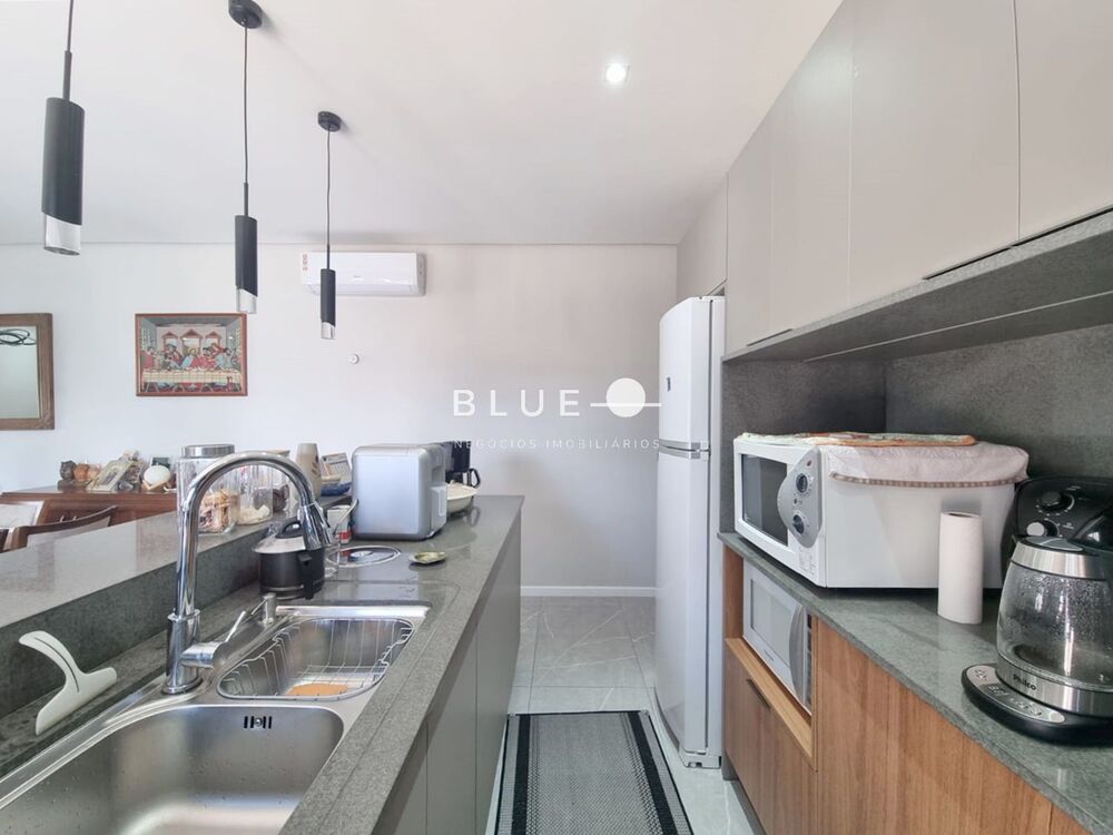 Casa à venda com 4 quartos, 141m² - Foto 1