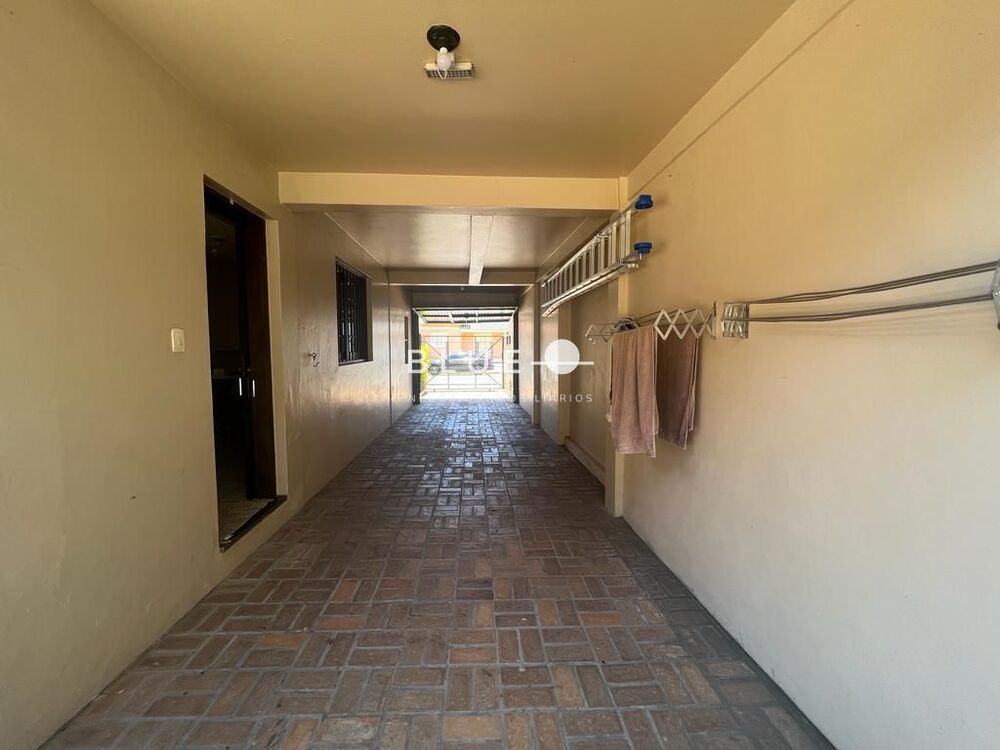 Casa à venda com 10 quartos, 142m² - Foto 3
