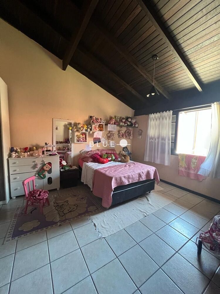 Casa à venda com 10 quartos, 142m² - Foto 4