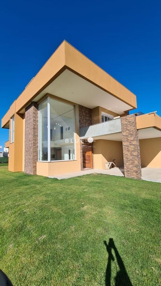 Casa de Condomínio à venda com 4 quartos, 245m² - Foto 2