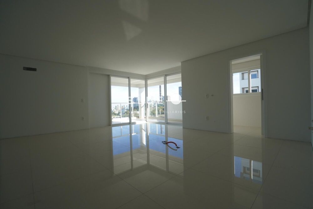 Apartamento à venda com 3 quartos, 137m² - Foto 6
