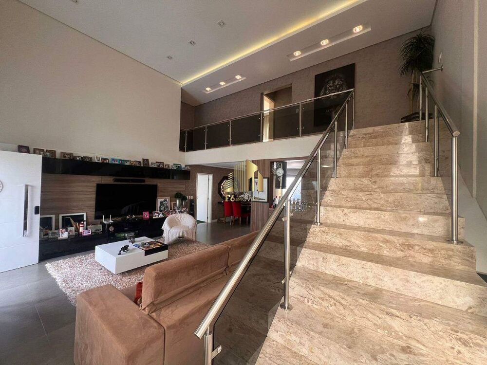 Casa à venda com 3 quartos, 348m² - Foto 1