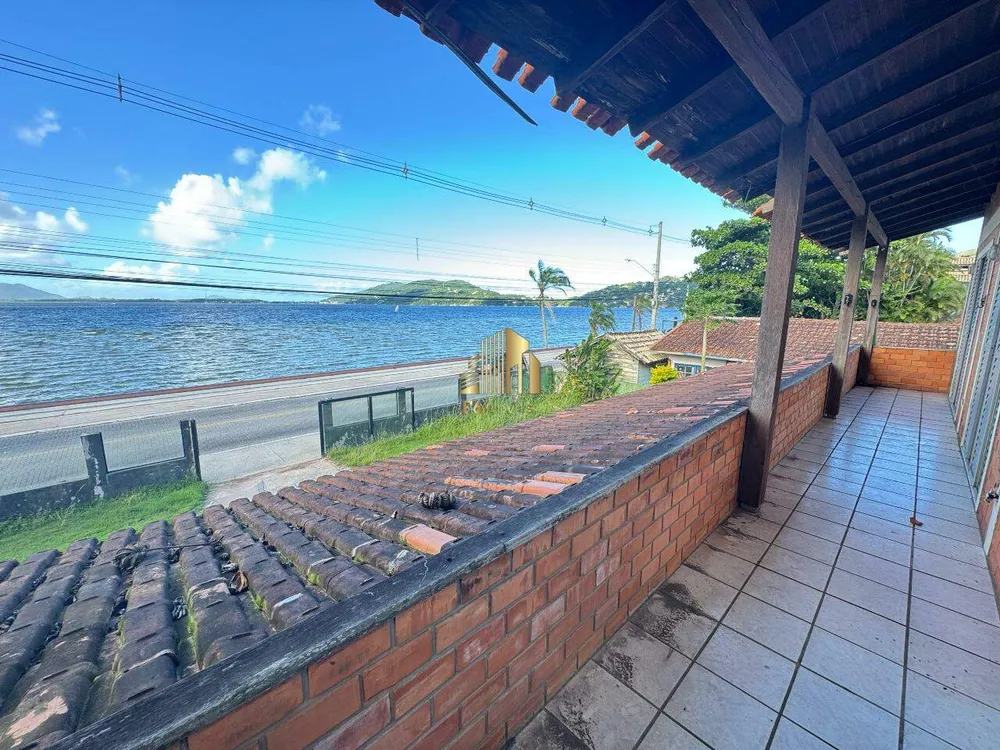 Casa, 4 quartos, 241 m² - Foto 1