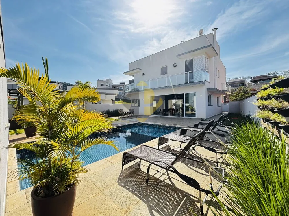 Casa, 3 quartos, 285 m² - Foto 1