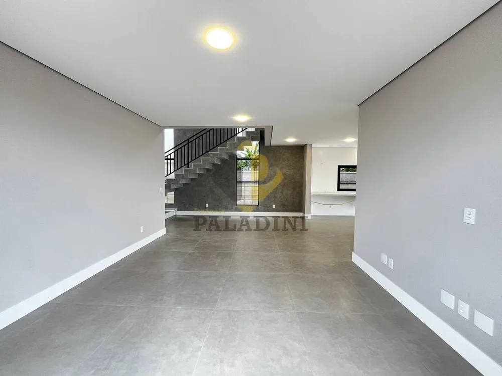 Casa, 4 quartos, 240 m² - Foto 4
