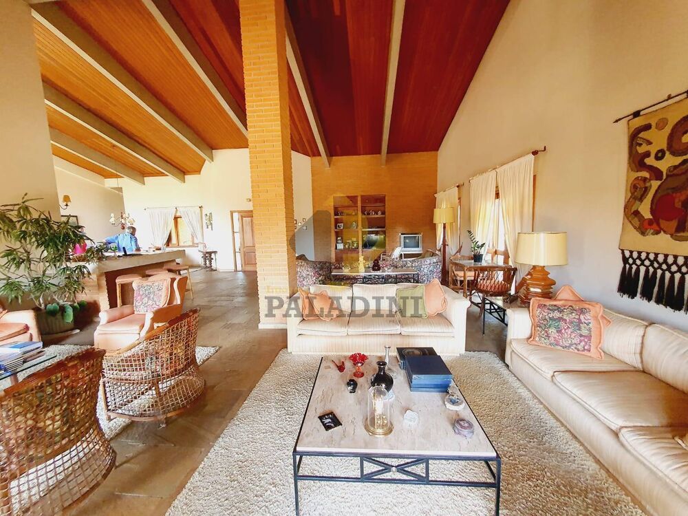 Casa à venda com 5 quartos, 570m² - Foto 1