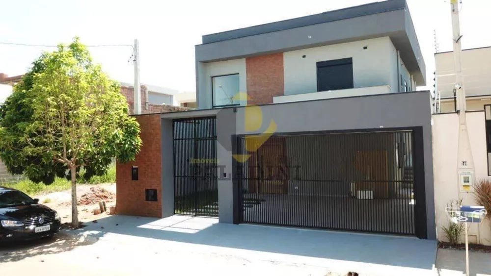 Casa à venda com 4 quartos, 250m² - Foto 1