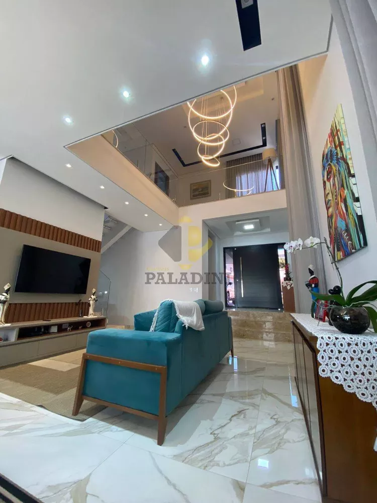 Casa à venda com 4 quartos, 258m² - Foto 1