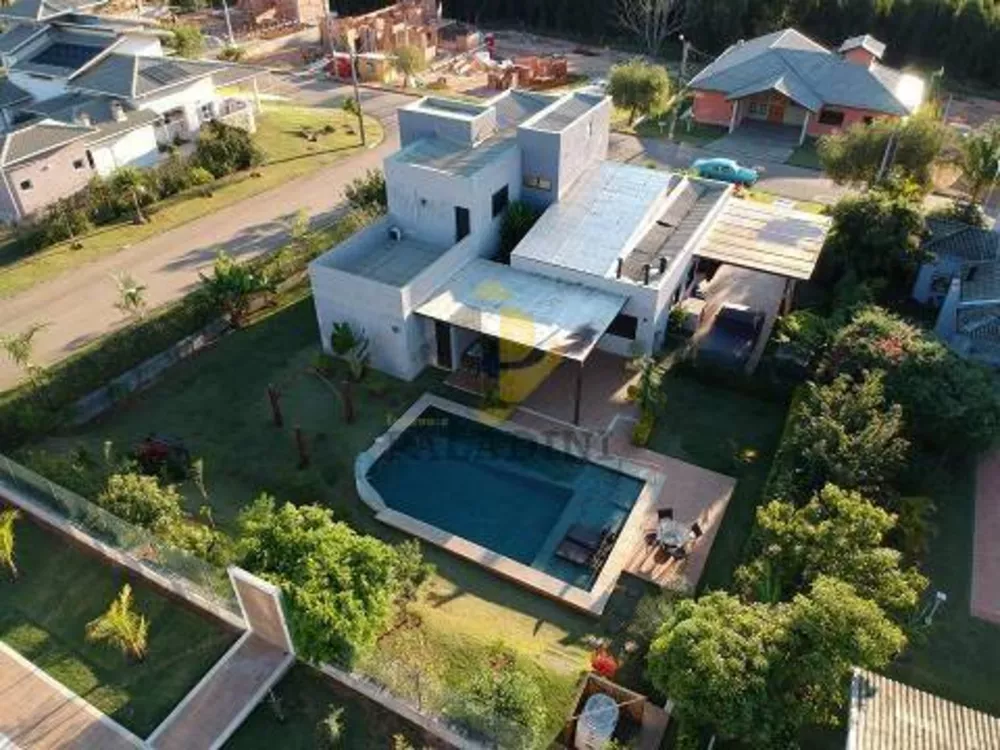 Casa de Condomínio à venda com 4 quartos, 370m² - Foto 1