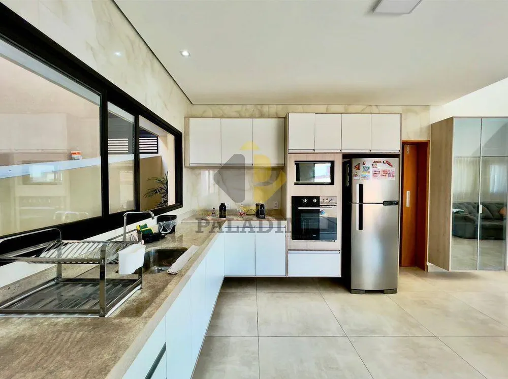 Casa, 3 quartos, 270 m² - Foto 1