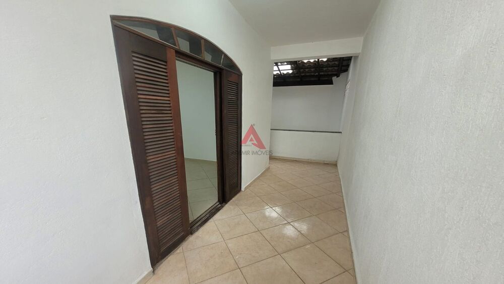 Casa à venda com 3 quartos, 202m² - Foto 5