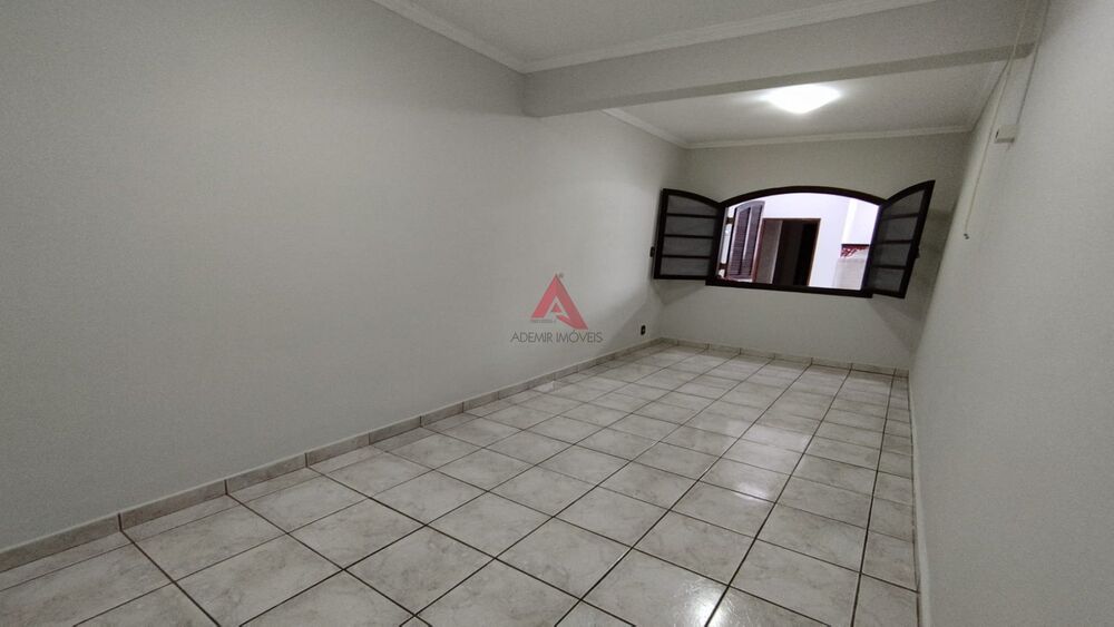 Casa para alugar com 3 quartos, 110m² - Foto 8