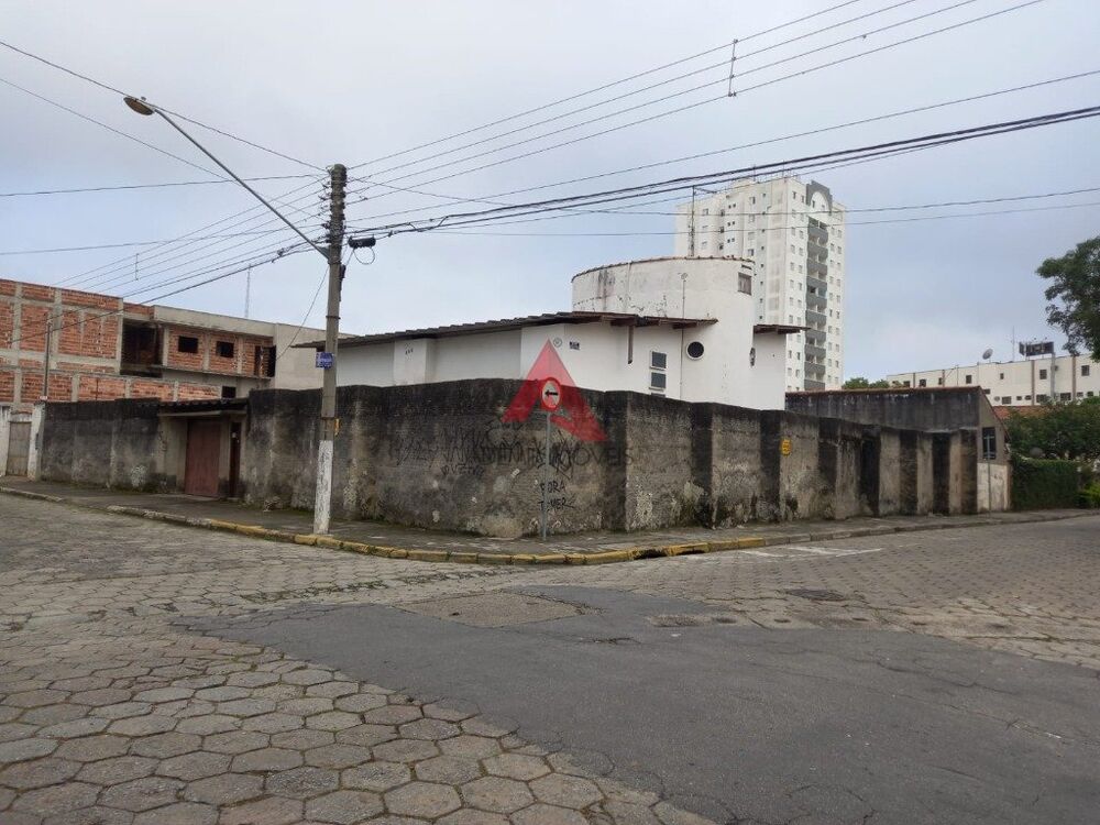 Casa à venda com 4 quartos, 300m² - Foto 1