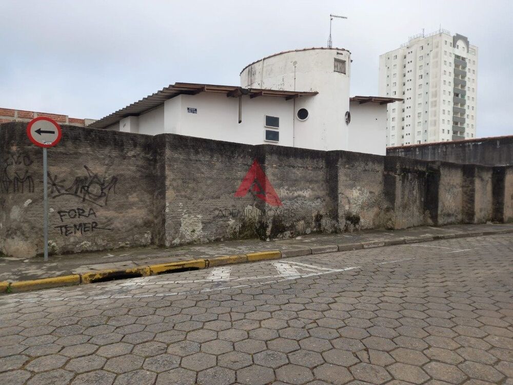 Casa à venda com 4 quartos, 300m² - Foto 3