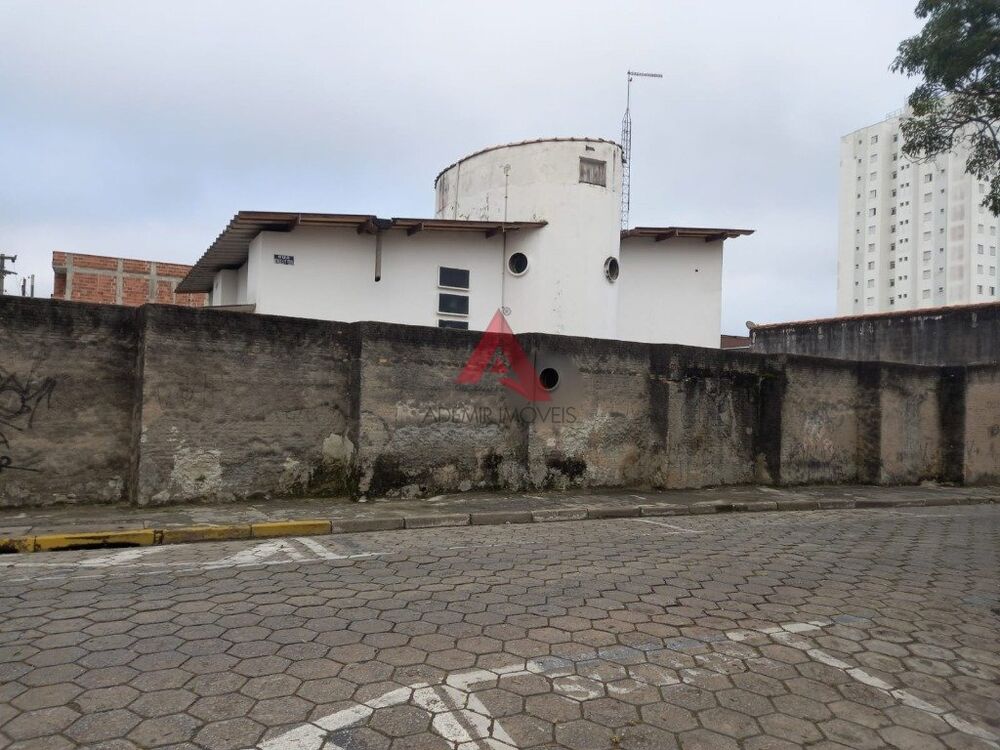 Casa à venda com 4 quartos, 300m² - Foto 2