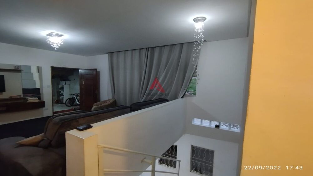 Casa à venda com 4 quartos, 210m² - Foto 2