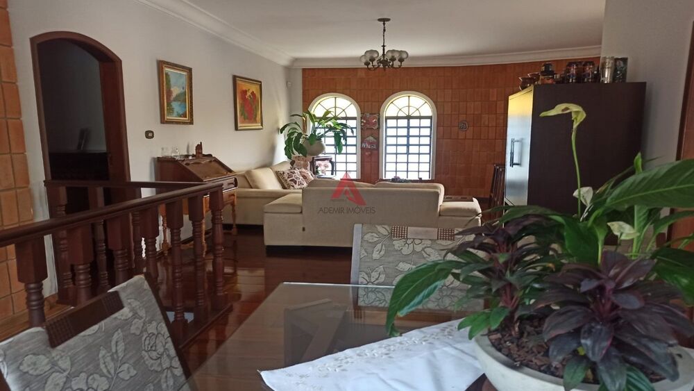 Casa, 3 quartos, 220 m² - Foto 2