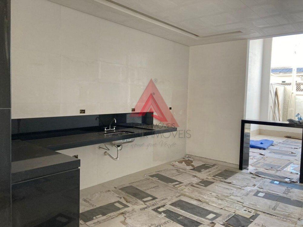 Casa à venda com 3 quartos, 166m² - Foto 4