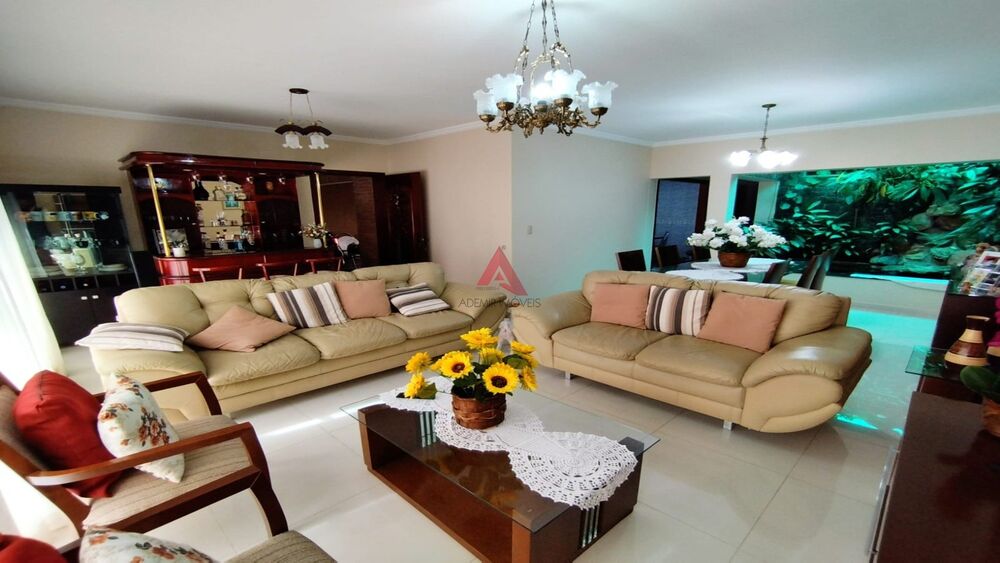 Casa, 3 quartos, 294 m² - Foto 1