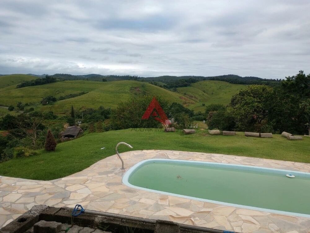 Chácara à venda com 2 quartos, 240m² - Foto 13