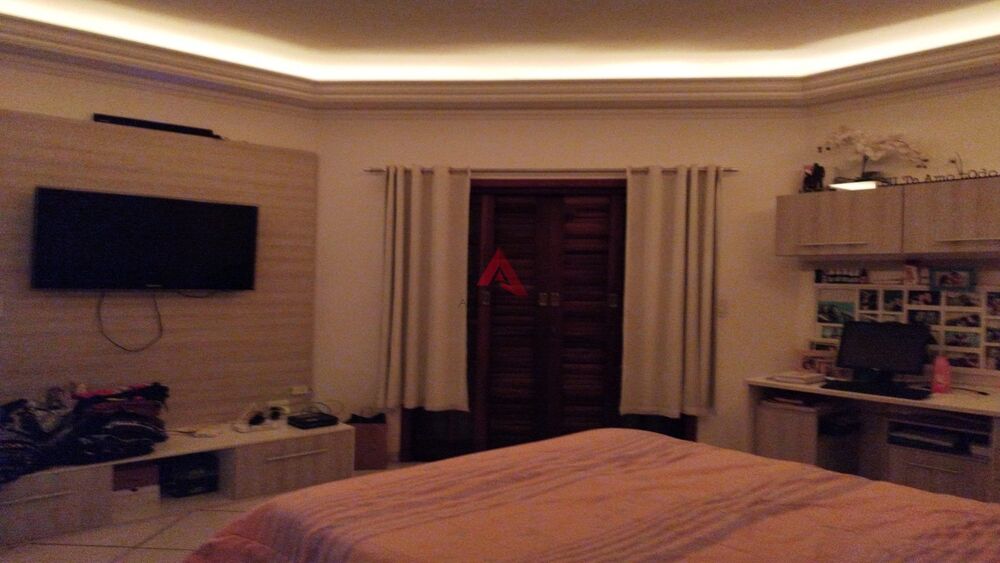 Casa à venda com 3 quartos, 240m² - Foto 17