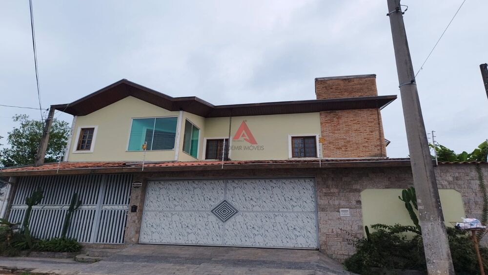 Casa à venda com 3 quartos, 240m² - Foto 2