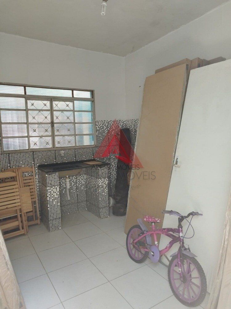 Casa à venda com 2 quartos, 130m² - Foto 3