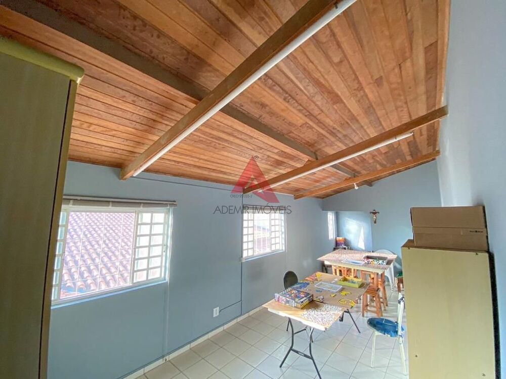Casa, 3 quartos, 242 m² - Foto 4