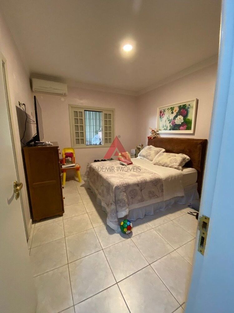 Casa, 3 quartos, 242 m² - Foto 3