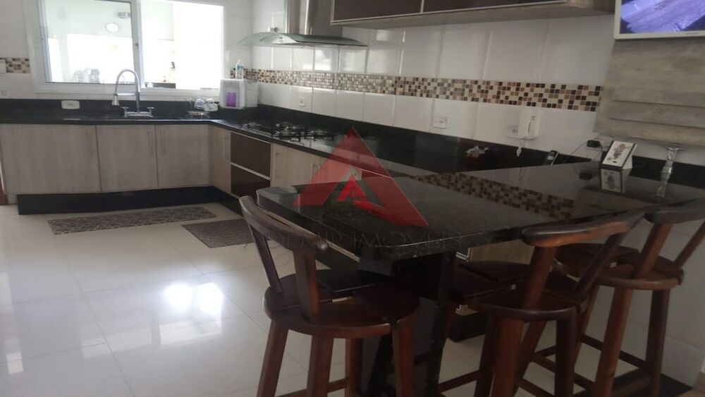 Casa à venda com 2 quartos, 180m² - Foto 6