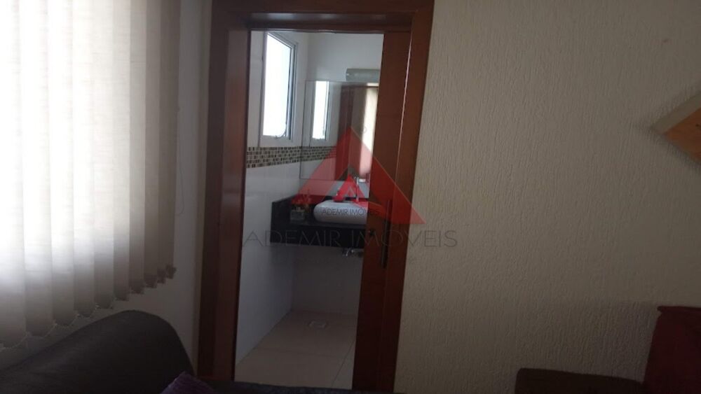 Casa à venda com 2 quartos, 180m² - Foto 1