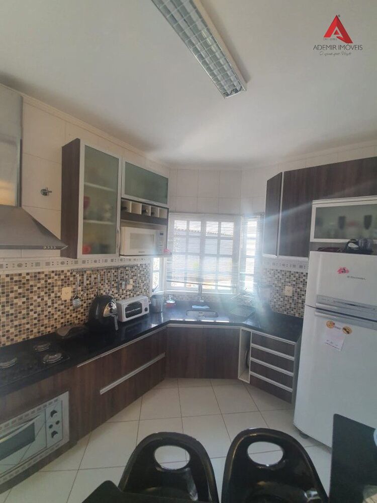 Casa à venda com 3 quartos, 256m² - Foto 8