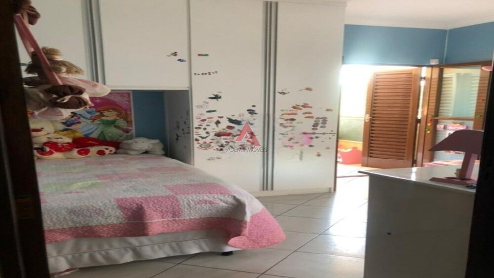 Casa, 4 quartos, 235 m² - Foto 8