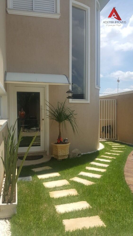 Casa à venda e aluguel com 4 quartos, 232m² - Foto 2