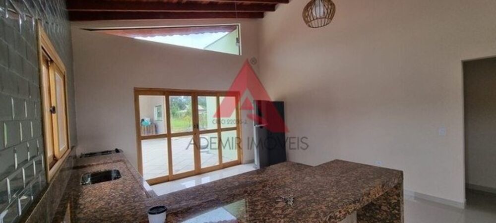 Chácara à venda com 3 quartos, 200m² - Foto 3
