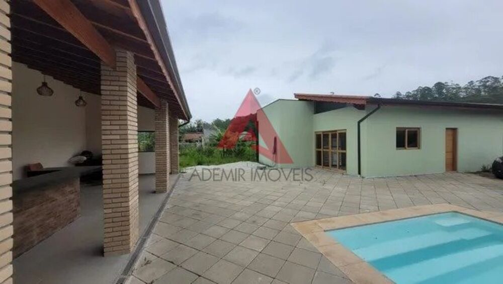 Chácara à venda com 3 quartos, 200m² - Foto 1