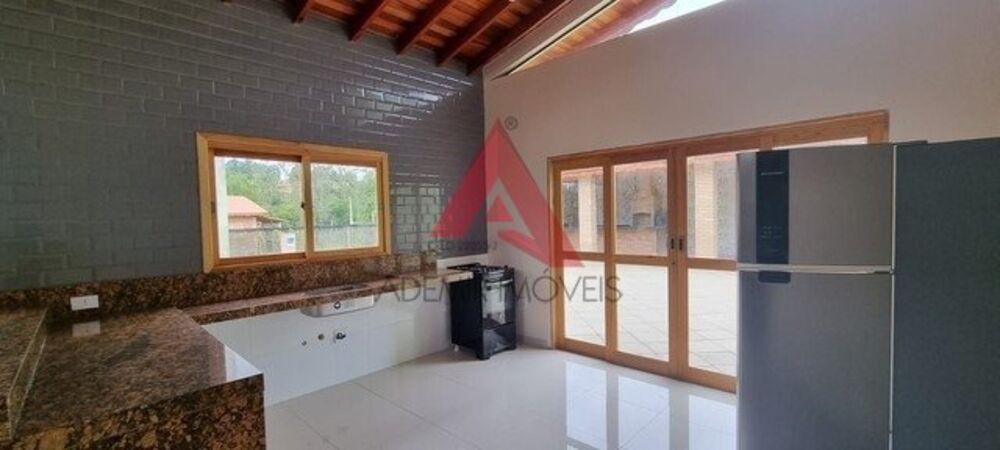 Chácara à venda com 3 quartos, 200m² - Foto 2