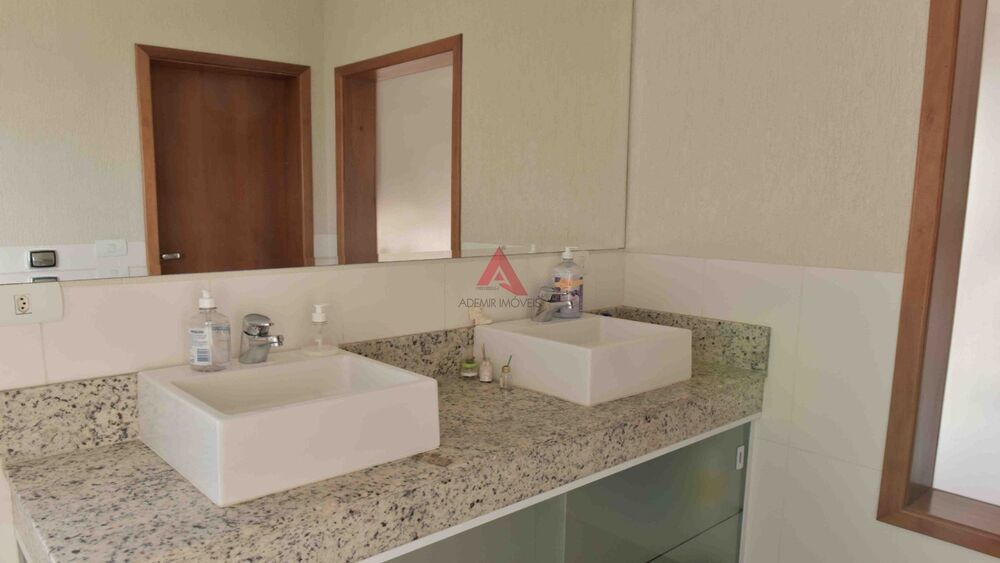 Casa de Condomínio à venda com 3 quartos, 400m² - Foto 2