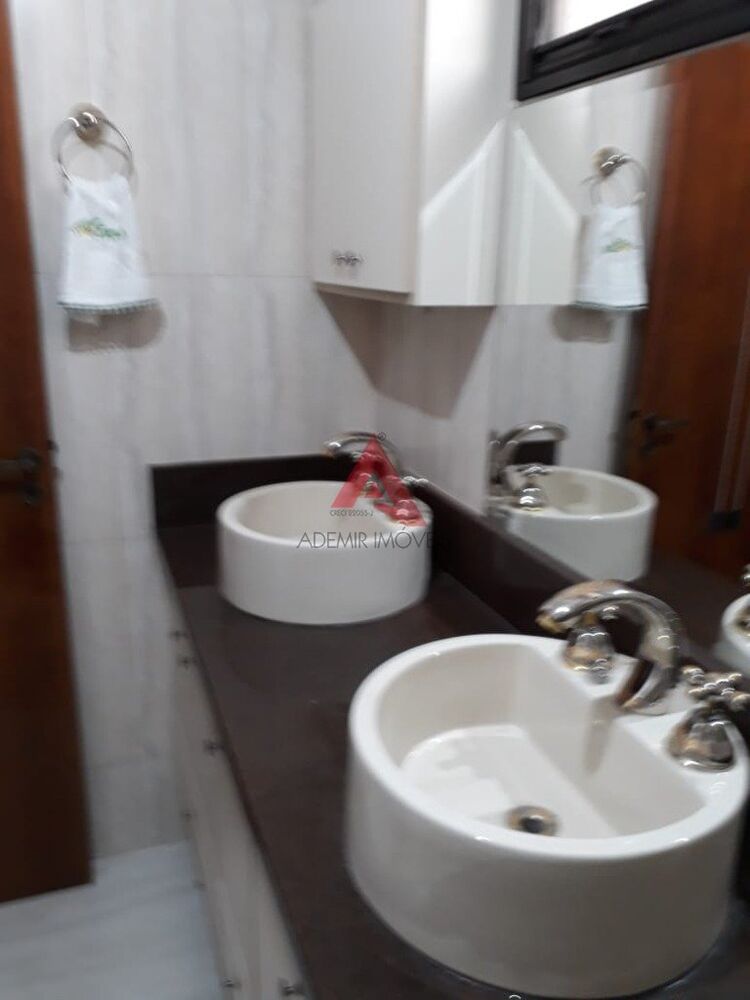 Apartamento à venda com 4 quartos, 258m² - Foto 2