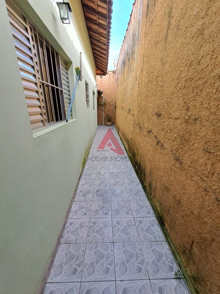 Casa à venda com 3 quartos, 260m² - Foto 3