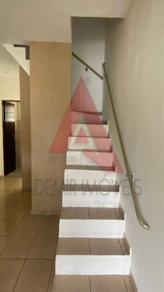 Casa à venda com 2 quartos, 67m² - Foto 9